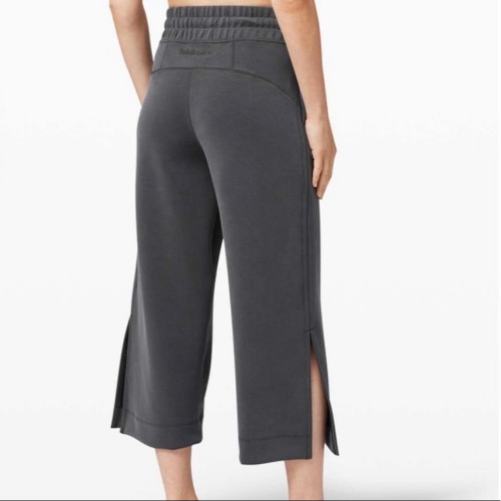 BNWT Lululemon Soft Ambitions HR Crop size 4